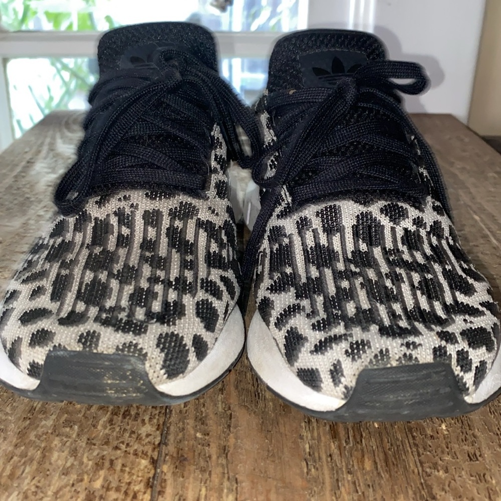 Adidas Swift Run Running Shoes Black Leopard Size Women’s 7M - Picture 3 of 6